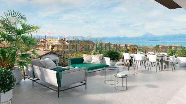 Foto Attico in vendita a Peschiera Del Garda