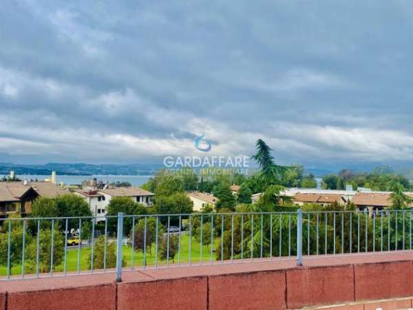 Foto Attico Trilocale Ufficio con terrazzo vista lago!