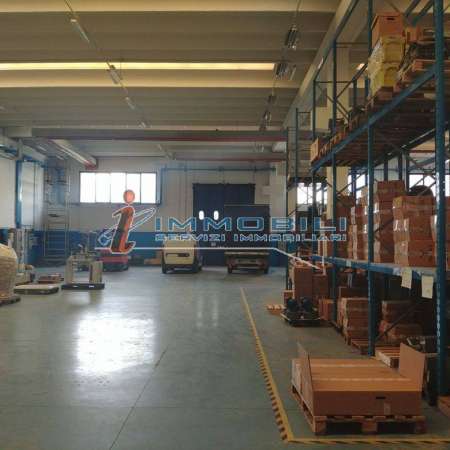 Foto Attivit� commerciale in Vendita a Milano Certosa