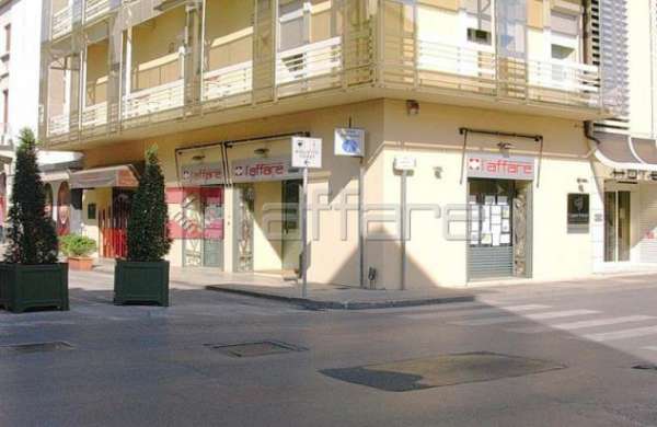Foto Attivit  commerciale in vendita a Lucca 80 mq  Rif: 899260
