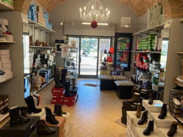 Foto Attivit  commerciale in vendita a Vada - Rosignano Marittimo 100 mq  Rif: 1313499