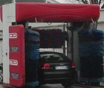 Foto Autolavaggio self e servito direz. Nord Milano