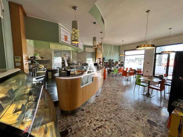 Foto Bar - Pub e Locali notturni in Vendita a Verona Viale delle Nazioni