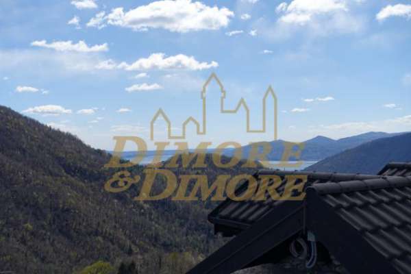 Foto Bed & Breakfast con mura in vendita a Caprezzo
