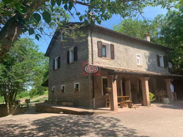 Foto BERTINORO - VILLA ESCLUSIVA ( completa di depandance, sala convegni, piscina ) CON VISTA PANORAMICA MOZZAFIATO SULLA VALLATA ( terreno 27.500 mq. )