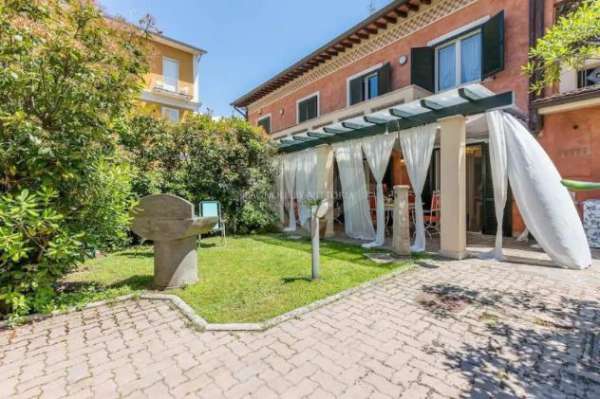 Foto BIFAMILIARE di 6 vani e di 100 mq (PIETRASANTA - Fiumetto) rif. 006