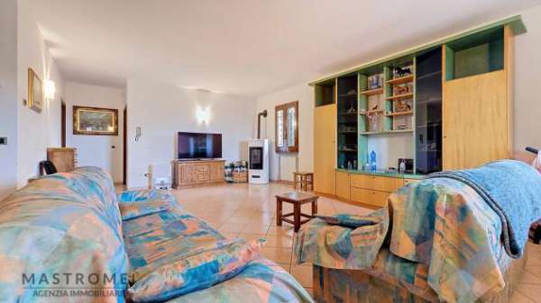 Foto BIFAMILIARE di 9 vani e di 350 mq (MONSUMMANO TERME) rif. 3567