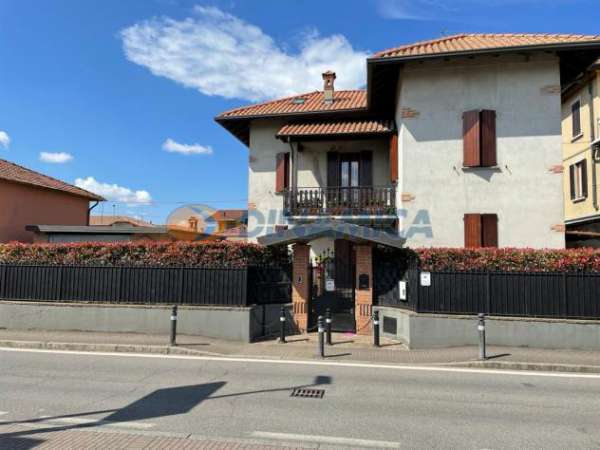 Foto BONATE SOPRA (BERGAMO)PROPONIAMO VILLA SINGOLA