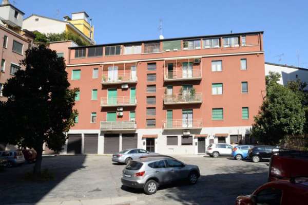 Foto Box - Garage - Posto Auto in Vendita a Milano Navigli