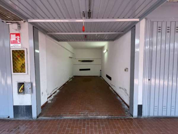 Foto Box - Garage - Posto Auto in Vendita a Milano Navigli