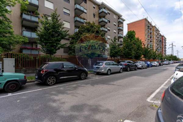 Foto Box in vendita a Cologno Monzese