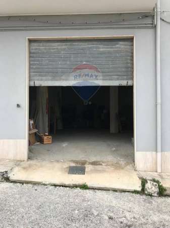 Foto Box in vendita a Solarino