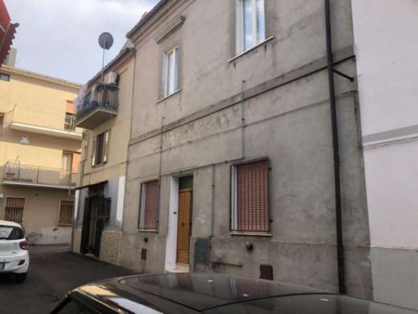Foto Buona abitazione di otto vani in Centro a Cupello (CH)