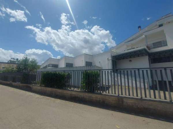 Foto Capannone Commerciale con Ampio Appartamento � Localit  San Leo, Arezzo - Rif.T74