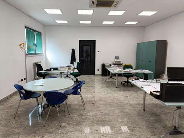 Foto Capannone commerciale in vendita a Avenza - Carrara 750 mq  Rif: 1232945