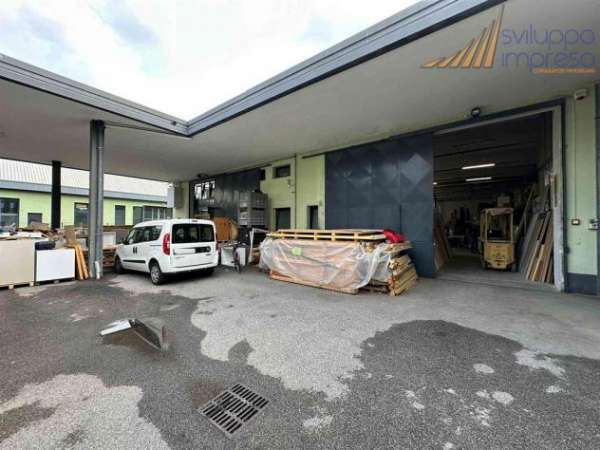 Foto CAPANNONE CON UFFICI IN VENDITA A LISSONE