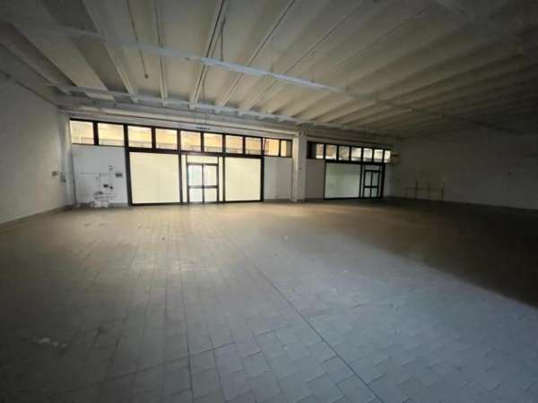 Foto Capannone mq. 550 adatto anche per esposizione/negozio