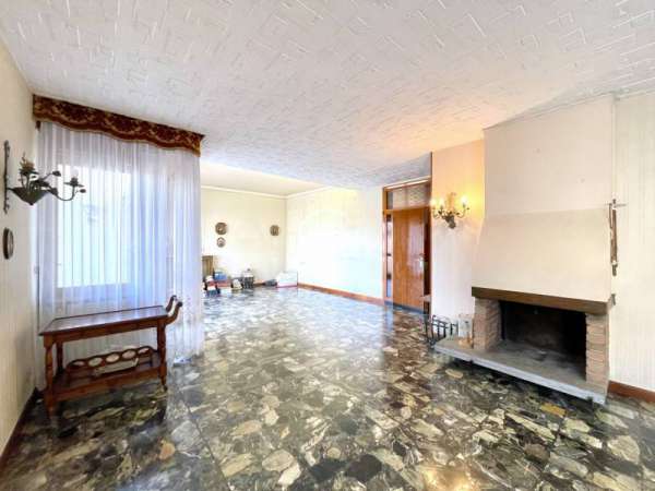Foto Casa Bi - Trifamiliare in Vendita a Desenzano del Garda Desenzano del Garda