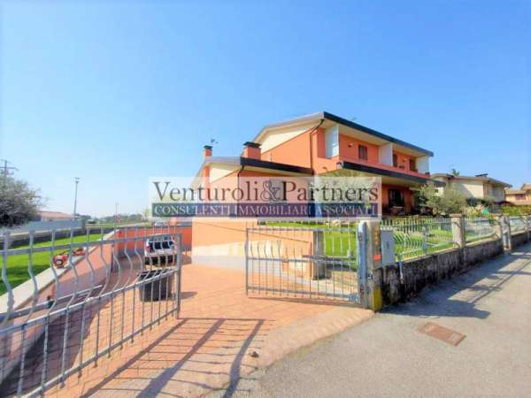 Foto Casa Bi - Trifamiliare in Vendita a Lonato del Garda Esenta