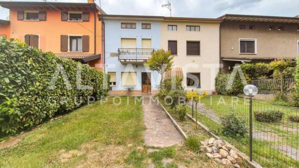 Foto Casa Bi - Trifamiliare in Vendita a Lonato del Garda Esenta