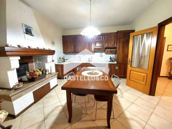 Foto Casa Bi - Trifamiliare in Vendita a Lonato del Garda via cavv. veneto