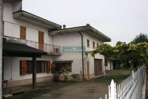 Foto Casa Bi - Trifamiliare in Vendita a Nogarole Rocca Bagnolo