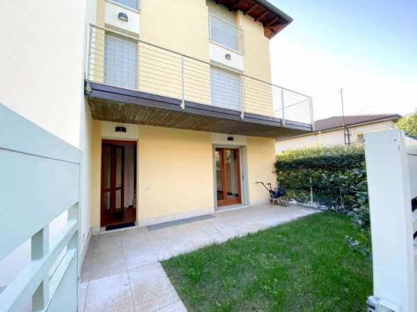 Foto Casa Bi - Trifamiliare in Vendita a San Bonifacio San Bonifacio - Centro
