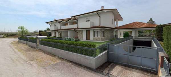 Foto Casa Bi - Trifamiliare in Vendita a San Bonifacio San Bonifacio - Centro