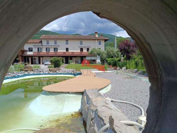 Foto CASA COMPOSTA DA DUE UNITA' CON  PISCINA A RASCHIACCO DI FAEDIS