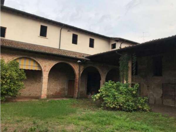 Foto Casa di campagna in Piazza Paolo VI