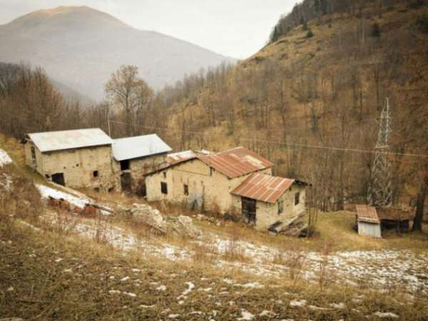 Foto Casa di campagna in Strada Provinciale 20 del Colle di Tenda e di Valle Roja