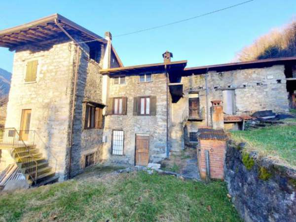 Foto Casa di campagna in Via Gera Superiore