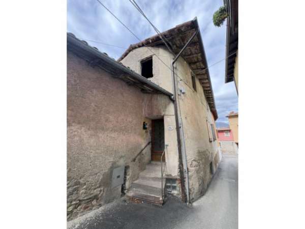 Foto Casa di campagna in Via Volontari del Sangue