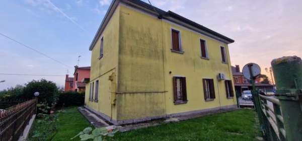 Foto Casa Indipendente 10 locali - Rif. 2209