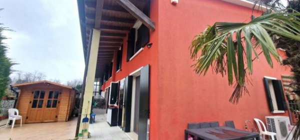 Foto Casa Indipendente 4 locali - Rif. 2392
