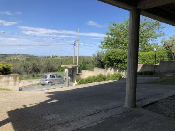 Foto Casa indipendente CON giardino e vista mare