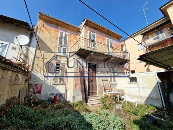 Foto CASA INDIPENDENTE DA RISTRUTTURARE CON CORTILE IN CENTRO