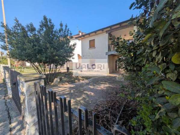 Foto CASA INDIPENDENTE DA RISTRUTTURARE CON GIARDINO E GARAGE