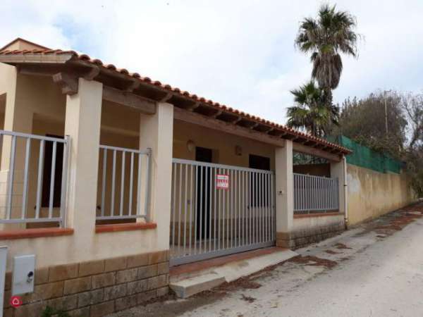 Foto Casa indipendente di 100mq in Via del mediterraneo  a Castelvetrano