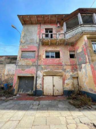 Foto Casa indipendente di 130 m con 4 locali e box auto doppio in vendita a Venegono Inferiore