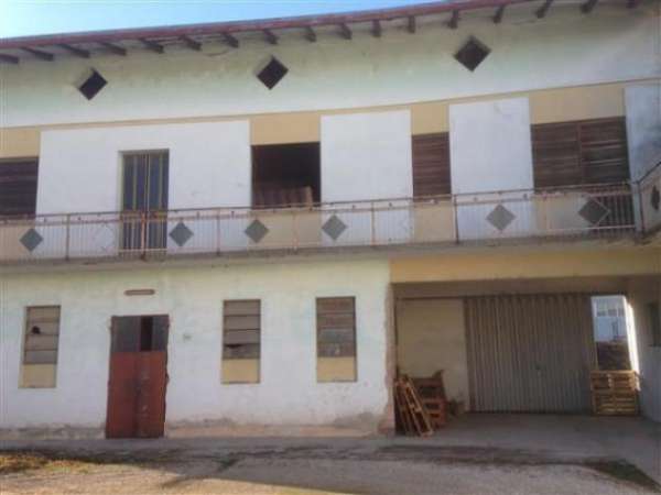 Foto Casa indipendente di 300 m con 3 locali in vendita a Campodarsego