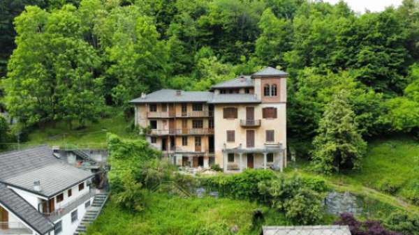 Foto Casa indipendente di 400 m con pi� di 5 locali e box auto doppio in vendita a Ceres