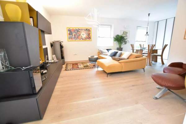 Foto Casa indipendente in vendita a Appiano Sulla Strada Del Vino