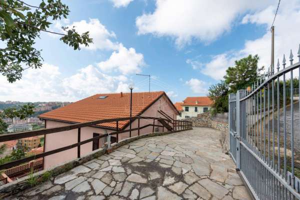 Foto Casa indipendente in vendita a Arenzano