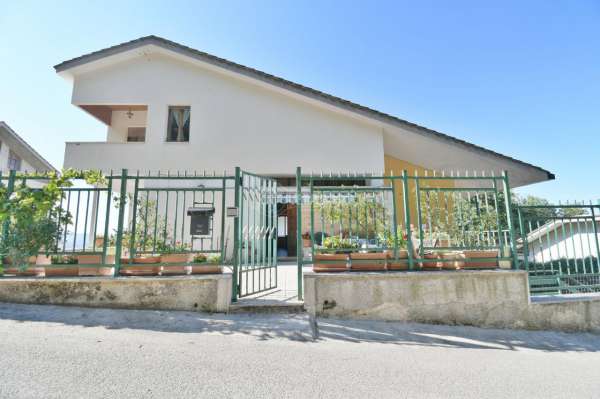 Foto Casa indipendente in vendita a Ascoli Piceno