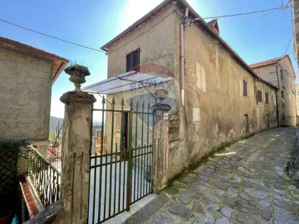 Foto Casa indipendente in vendita a Bagni Di Lucca
