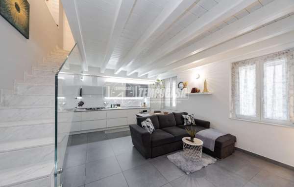 Foto Casa indipendente in vendita a Barzano'