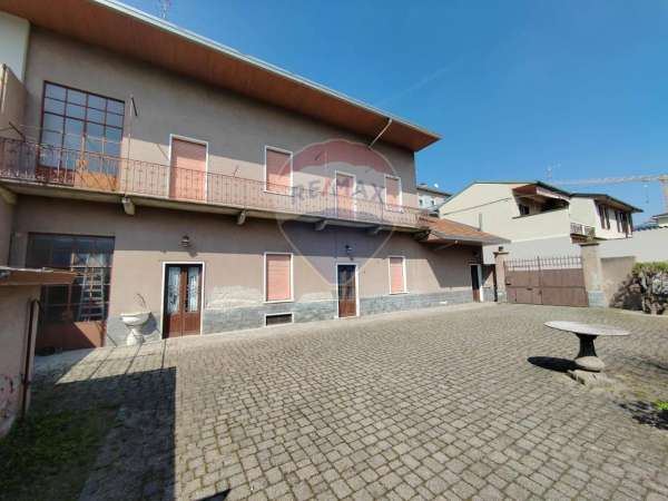 Foto Casa indipendente in vendita a Busto Arsizio