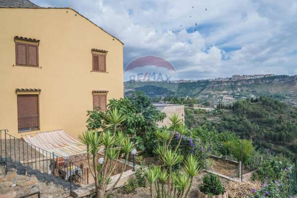 Foto Casa indipendente in vendita a Calascibetta