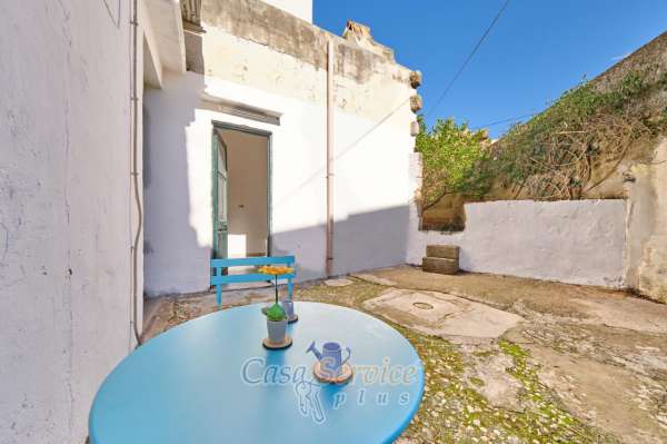 Foto Casa indipendente in vendita a Casarano